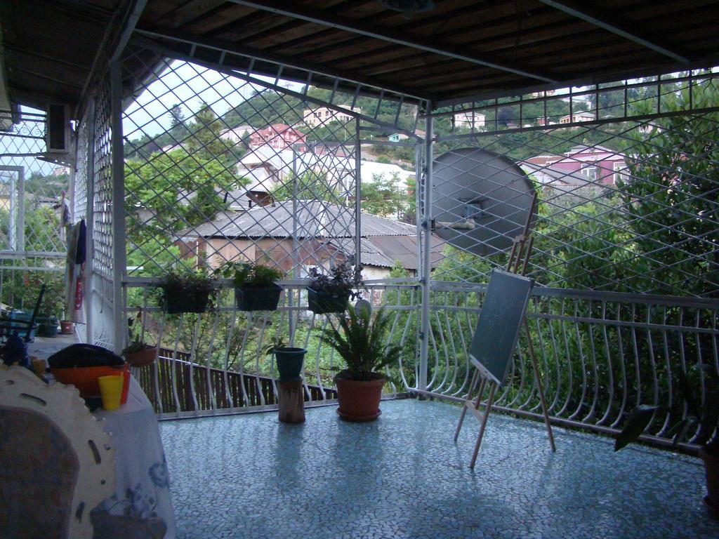 Guest House Temuri Batumi Exterior photo